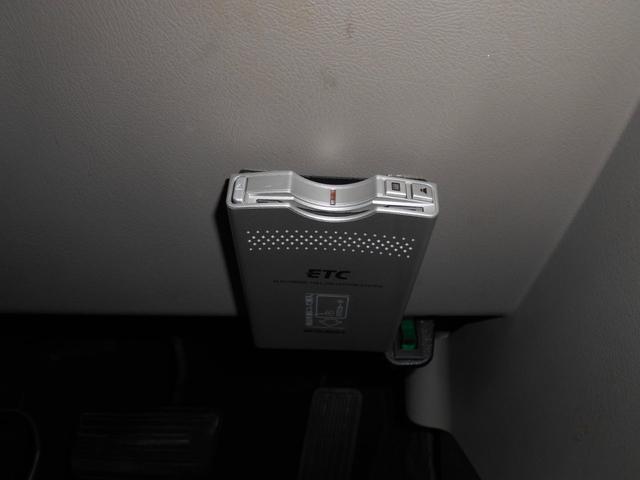本革シート サンルーフ ナビ CD 左ハンドル 中並車 本革シート サンルーフ ナビ CD 左ハンドル 2003年モデル スペアタイヤレス(21枚目)