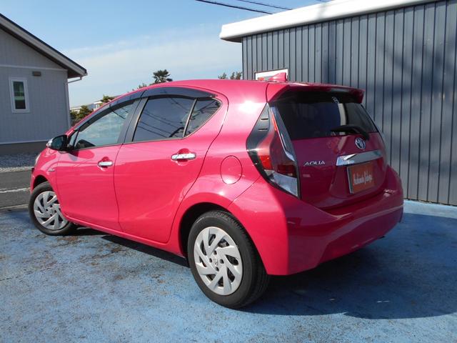 アクア ＧブラックソフトレザーセレクションナビＴＶＢｌｕｅｔｏｏｔｈ　ナビＴＶＢｌｕｅｔｏｏｔｈ　ＣＤＤＶＤ　バックカメラ　ＥＴＣ　ドラレコ前後　セーフティセンス　ＴＲＣ　レーンキープ　クルーズコントロール　コーナーポール　センターコンソール　メッキアウターハンドル（12枚目）