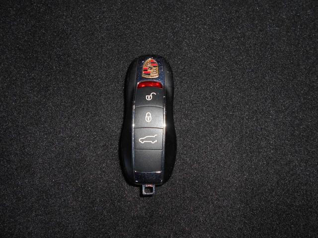 マカン マカン ナビBluetooth バックカメラ サイドカメラ ナビBluetooth バックカメラ サイドカメラ ETC HIDライト 電動リアゲート シートヒーター レーンキープ TRC コーナーセンサー クルーズコントロール アイドリングストップ トノカバー(35枚目)