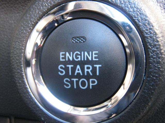 エンジンスタートプッシュボタン！スマートキーですので、キーを持っていれば（差し込まなくても）ワンプッシュでエンジンかかります！