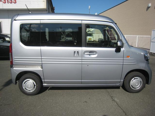 Ｎ－ＶＡＮ Ｌ　届出済未使用　ホンダセンシング　バックカメラ　ステアリングオーディオリモコン　電動格納ドアミラー　ボディ同色ドアミラー＆ドアノブ＆バックドアハンドル　オートロック　キーレスエントリ　運転席アームレスト（4枚目）