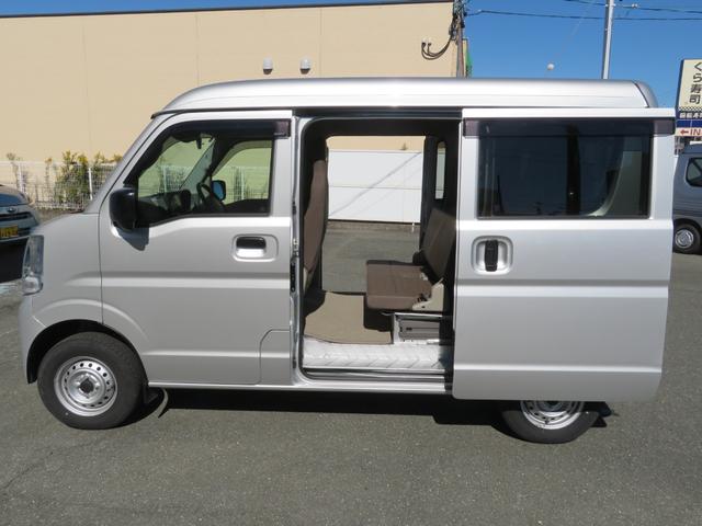 エブリイ PAリミテッド 純正ディスプレイオーディオ/アップルカープレイ&アンドロイドオート/ブルートゥースオーディオ/USB入力/純正バックカメラ/セーフティサポート/キーレスエントリー/リヤプライバシガラス/禁煙/1オーナ(5枚目)