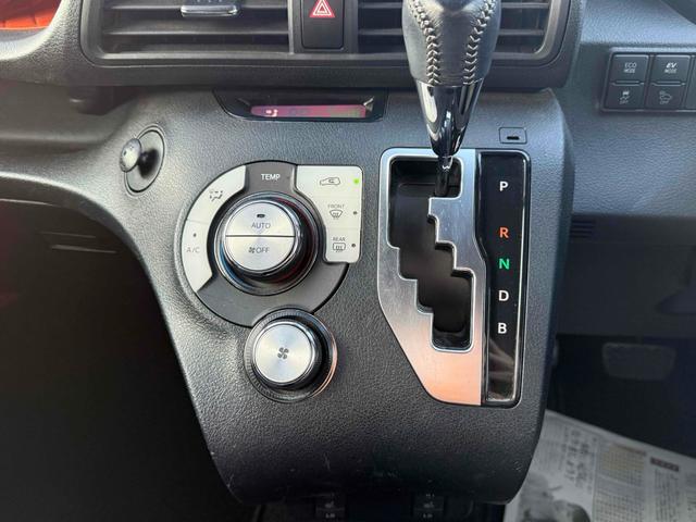 シエンタ ハイブリッドG ドライブレコーダー バックカメラ レーンアシスト 衝突被害軽減システム 両側電動スライドドア オートライト スマートキー 電動格納ミラー 3列シート CVT アルミホイール 盗難防止システム(7枚目)