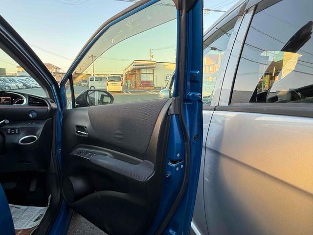 シエンタ ハイブリッドG ドライブレコーダー バックカメラ レーンアシスト 衝突被害軽減システム 両側電動スライドドア オートライト スマートキー 電動格納ミラー 3列シート CVT アルミホイール 盗難防止システム(25枚目)