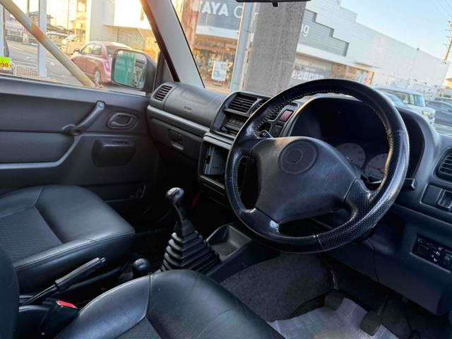 ジムニー ランドベンチャー　４ＷＤ　キーレスエントリー　電動格納ミラー　ＭＴ　ＡＢＳ　アルミホイール　衝突安全ボディ　エアコン　パワーウィンドウ（2枚目）