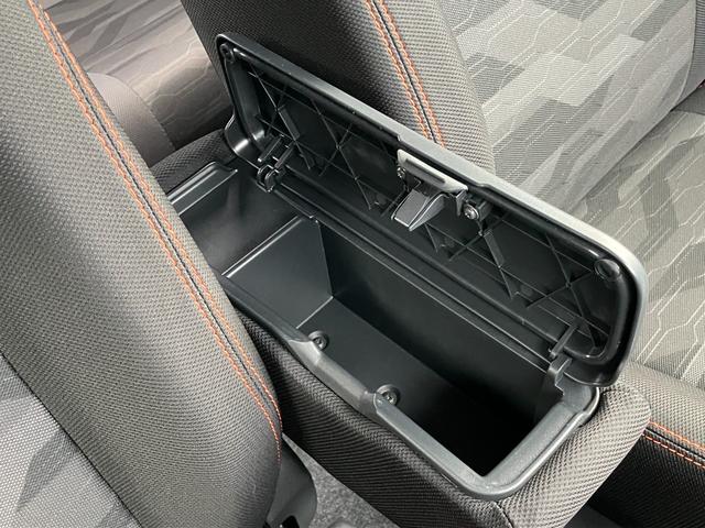 タフト G 15インチアルミホイール オートレベリング機能付フルLEDヘッドランプ LEDフォグランプ 本革巻ステアリングホイール 本革巻インパネセンターシフト TFTカラーマルチインフォメーションディスプレイ(17枚目)