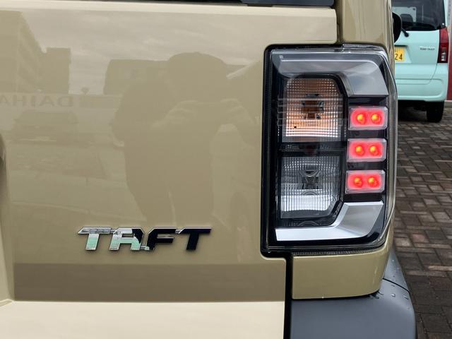 タフト G 15インチアルミホイール オートレベリング機能付フルLEDヘッドランプ LEDフォグランプ 本革巻ステアリングホイール 本革巻インパネセンターシフト TFTカラーマルチインフォメーションディスプレイ(22枚目)