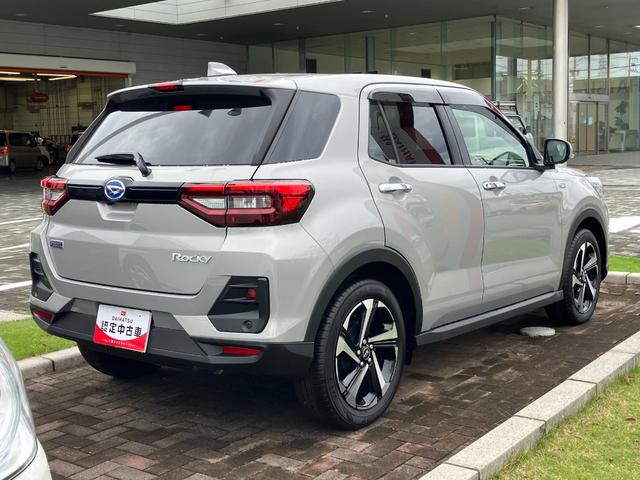 ロッキー プレミアムG HEV 17インチアルミホイール UVIRカット遮音ガラス フルLEDヘッドランプ キーフリーシステム 革巻きステアリングホイール 本革シフトノブ アクティブマルチインフォメーションメーター(9枚目)