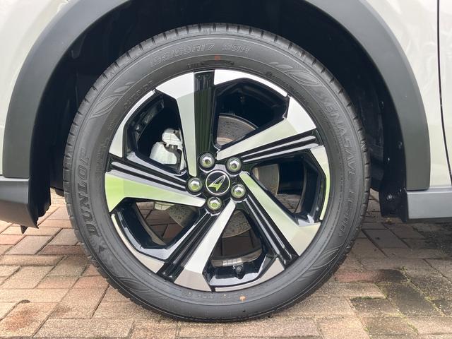 ロッキー プレミアムG HEV 17インチアルミホイール UVIRカット遮音ガラス フルLEDヘッドランプ キーフリーシステム 革巻きステアリングホイール 本革シフトノブ アクティブマルチインフォメーションメーター(10枚目)