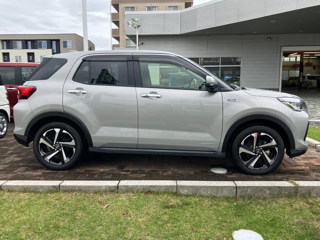 ロッキー プレミアムG HEV 17インチアルミホイール UVIRカット遮音ガラス フルLEDヘッドランプ キーフリーシステム 革巻きステアリングホイール 本革シフトノブ アクティブマルチインフォメーションメーター(14枚目)