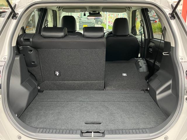 ロッキー プレミアムG HEV 17インチアルミホイール UVIRカット遮音ガラス フルLEDヘッドランプ キーフリーシステム 革巻きステアリングホイール 本革シフトノブ アクティブマルチインフォメーションメーター(18枚目)