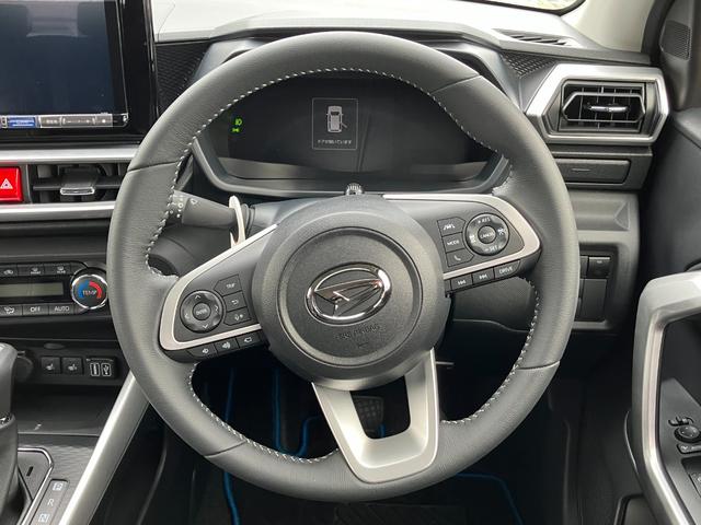 ロッキー プレミアムG HEV 17インチアルミホイール UVIRカット遮音ガラス フルLEDヘッドランプ キーフリーシステム 革巻きステアリングホイール 本革シフトノブ アクティブマルチインフォメーションメーター(24枚目)