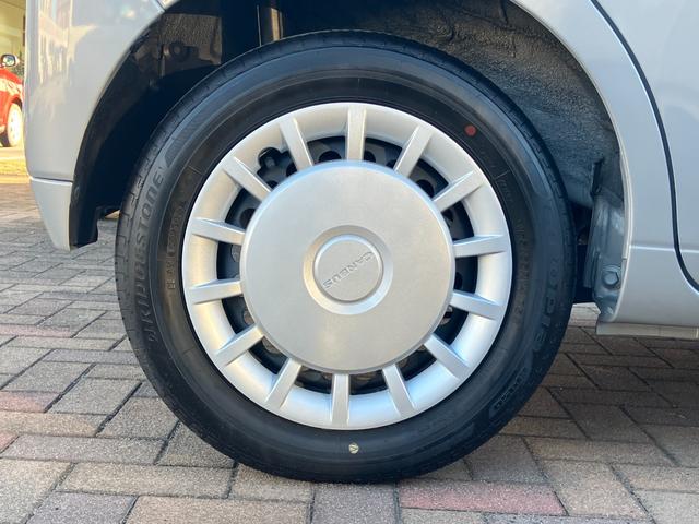 ムーヴキャンバス セオリーＸ　１４インチフルホイールキャップ　キーフリーシステム　プッシュボタンスタート　ＵＶカットガラス　両側パワースライドドア　ハロゲンヘッドライト　ラゲージアンダーボックス（6枚目）