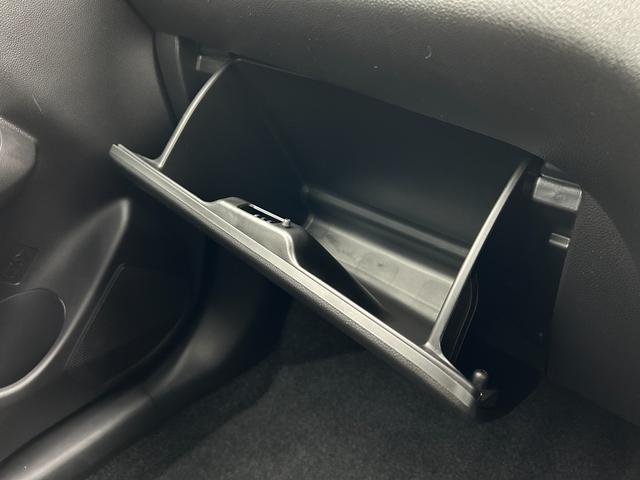 スイフト ＸＧ　３型　衝突被害軽減ブレーキ　誤発進抑制機能　オートライト　プッシュスタート　シートヒーター　オートエアコン　スズキセーフティーサポート　衝突被害軽減システム　横滑り防止機能　衝突安全ボディ　盗難防止システム（49枚目）