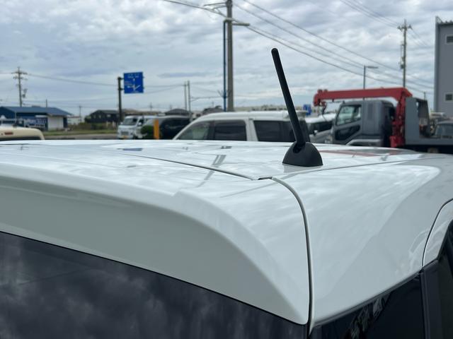 クロスビー HYBRID MV 4型 ターボエンジン LEDライト オートライト プッシュスタート シートヒーター オートエアコン スズキセーフティーサポート 衝突被害軽減システム アイドリングストップ 横滑り防止機能 盗難防止システム 衝突安全ボディ(16枚目)