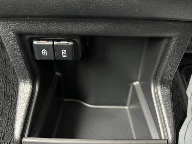 クロスビー HYBRID MV 4型 ターボエンジン LEDライト オートライト プッシュスタート シートヒーター オートエアコン スズキセーフティーサポート 衝突被害軽減システム アイドリングストップ 横滑り防止機能 盗難防止システム 衝突安全ボディ(60枚目)