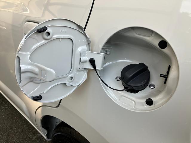 アルト ＨＹＢＲＩＤ　Ｓ　２型　バックカメラ付ディスプレーオーディオ　バックカメラ　オートライト　Ｂｌｕｅｔｏｏｔｈ　シートヒーター　スズキセーフティーサポート　衝突被害軽減システム　アイドリングストップ　横滑り防止機能　衝突安全ボディ　盗難防止システム（12枚目）