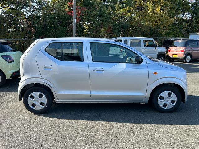 アルト Ｌ　ＣＤステレオ　キーレスエントリー　アイドリングストップ　シートヒーター　ワンオーナー　禁煙車　アイドリングストップ　衝突安全ボディ　横滑り防止機能　盗難防止システム（5枚目）