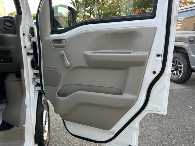 エブリイ PA 6型 5速マニュアル 両側スライドドア オートライト スライドドア 禁煙車 横滑り防止機能 衝突安全ボディ AM/FMラジオ(31枚目)