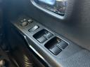 電動格納ドアミラー、パワーウインドースイッチが運転席ドア内側にあり操作に便利です