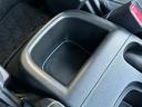 フロアコンソールにも収納スペースがあります
