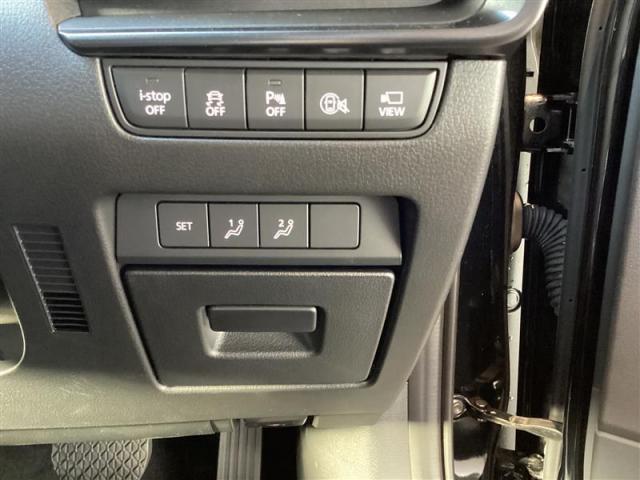 ＭＡＺＤＡ３ファストバック １５Ｓ　レトロスポーツエディション　１５Ｓ　レトロスポーツエディション　６速オートマ　マツダコネクト・ナビ・３６０度モニター・パワーシート・シートヒーター・ハンドル（9枚目）