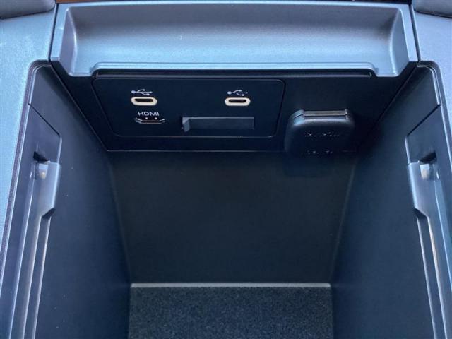 ＭＡＺＤＡ３ファストバック １５Ｓ　レトロスポーツエディション　１５Ｓ　レトロスポーツエディション　６速オートマ　マツダコネクト・ナビ・３６０度モニター・パワーシート・シートヒーター・ハンドル（12枚目）