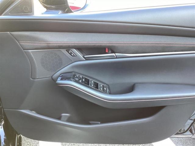 ＭＡＺＤＡ３ファストバック １５Ｓ　レトロスポーツエディション　１５Ｓ　レトロスポーツエディション　６速オートマ　マツダコネクト・ナビ・３６０度モニター・パワーシート・シートヒーター・ハンドル（13枚目）