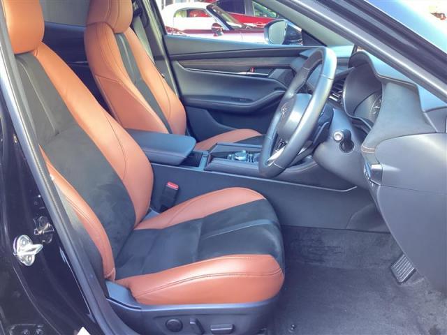 ＭＡＺＤＡ３ファストバック １５Ｓ　レトロスポーツエディション　１５Ｓ　レトロスポーツエディション　６速オートマ　マツダコネクト・ナビ・３６０度モニター・パワーシート・シートヒーター・ハンドル（14枚目）