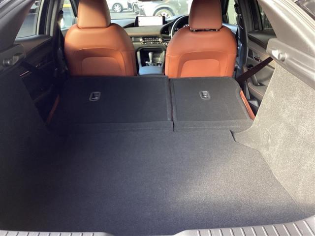 ＭＡＺＤＡ３ファストバック １５Ｓ　レトロスポーツエディション　１５Ｓ　レトロスポーツエディション　６速オートマ　マツダコネクト・ナビ・３６０度モニター・パワーシート・シートヒーター・ハンドル（17枚目）