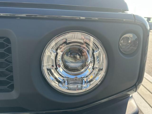ジムニー 　４ＷＤ　ＡＴ　ＴＯＹＯオープンカントリータイヤ　フロント・サイドスモークレンズ　エンブレム塗装　ＬＥＤヘッドライト　フォグランプ　クルーズコントロール　シートヒーター　スマートキー・プッシュスタート（46枚目）