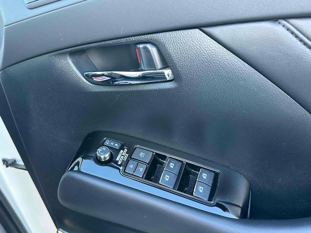 アルファードハイブリッド ＳＲ　４ＷＤ　ドライブレコーダー　ナビ　ＴＶ　クリアランスソナー　オートクルーズコントロール　レーンアシスト　衝突被害軽減システム　両側電動スライドドア　オートマチックハイビーム　ＬＥＤヘッドランプ（9枚目）
