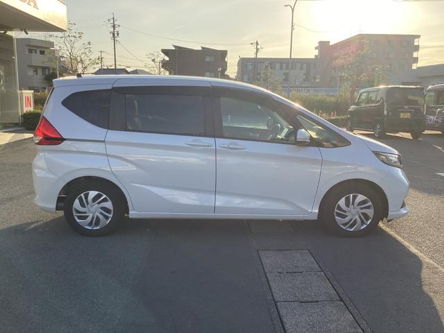 フリード Ｇ　当店試乗車・ホンダセンシング・純正ナビゲーション・ＥＴＣ・ドライブレコーダー・両側電動スライドドア　Ａクルーズ　記録簿　３列シート　カーテンエアバック　ＬＥＤヘッドライト　パワーウインドウ　地デジ（4枚目）