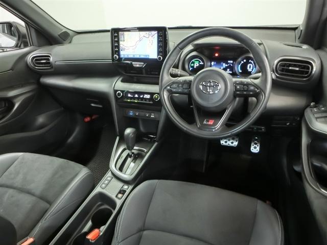 ヤリスクロス ハイブリッド GRスポーツ ハイブリッド 安全装備 衝突被害軽減システム 横滑り防止機能 ABS エアバッグ オートクルーズコントロール 盗難防止装置 バックカメラ ETC ドラレコ ミュージックプレイヤー接続可 スマートキー(23枚目)