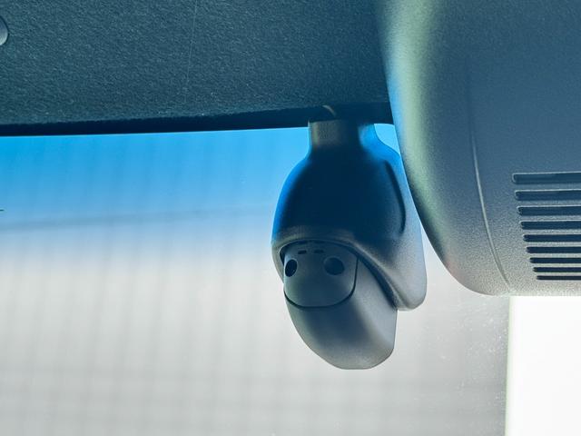 Ｎ－ＢＯＸカスタム Ｌターボ　８インチ純正ナビ　Ｂｌｕｅｔｏｏｔｈオーディオ　禁煙車　オートリトラミラー　シートヒーター　音楽録音機能付き　フルセグ　純正前後ドラレコ　ＵＳＢ端子　誤発進抑制　横滑り防止機能　１オーナー車　ナビＴＶ（35枚目）