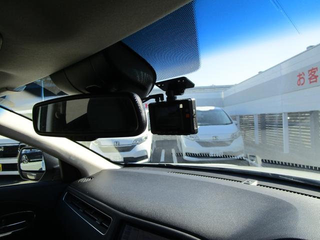 ヴェゼル ハイブリッドＺ・ホンダセンシング　８インチナビ　Ｂｌｕｅｔｏｏｔｈオーディオ　ＵＳＢ端子　ＨＤＭＩ　シートヒーター　前後ドラレコ　レーダーサポート　パワ－シ－ト　１オーナ－　ＤＶＤ再生機能　横滑り防止システム　バックアイカメラ　フルセ（20枚目）