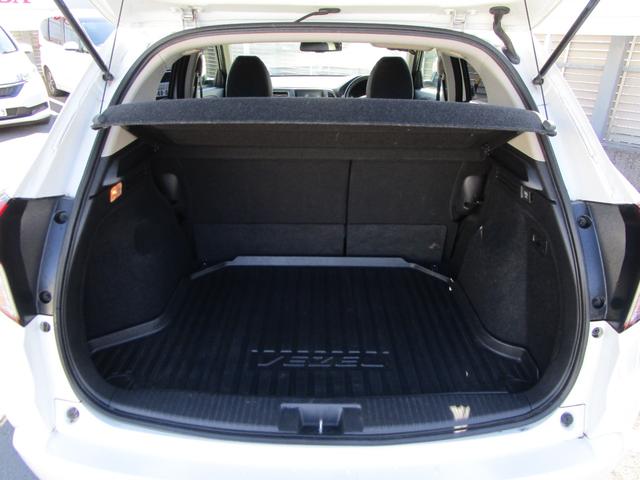 ヴェゼル ハイブリッドＺ・ホンダセンシング　８インチナビ　Ｂｌｕｅｔｏｏｔｈオーディオ　ＵＳＢ端子　ＨＤＭＩ　シートヒーター　前後ドラレコ　レーダーサポート　パワ－シ－ト　１オーナ－　ＤＶＤ再生機能　横滑り防止システム　バックアイカメラ　フルセ（29枚目）