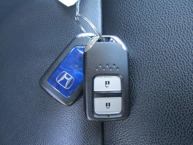 ヴェゼル ハイブリッドＺ・ホンダセンシング　８インチナビ　Ｂｌｕｅｔｏｏｔｈオーディオ　ＵＳＢ端子　ＨＤＭＩ　シートヒーター　前後ドラレコ　レーダーサポート　パワ－シ－ト　１オーナ－　ＤＶＤ再生機能　横滑り防止システム　バックアイカメラ　フルセ（32枚目）