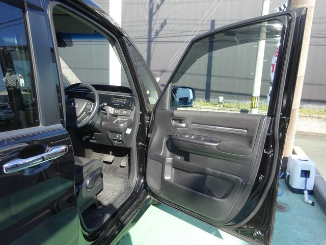 ステップワゴンスパーダ e:HEVスパーダGホンダセンシング 社外前後ドラレコ 純正9インチナビ ETC2.0 LEDライト ドライブレコーダ セキュリティアラーム カーテンエアバック 横滑り防止装置 クルーズコントロール Bカメラ USB接続 フルセグ AAC(26枚目)