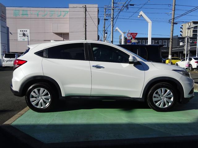 ヴェゼル Ｇ・ホンダセンシング　１オーナー　禁煙車　社外ナビ　前後ドラレコ　ＥＴＣ有　アイドリングストップ　レーダーブレーキサポート　バックカメラ　フルセグ　ＤＶＤ　スマートキー　ＬＥＤヘッドライト　ワンオーナー車（10枚目）