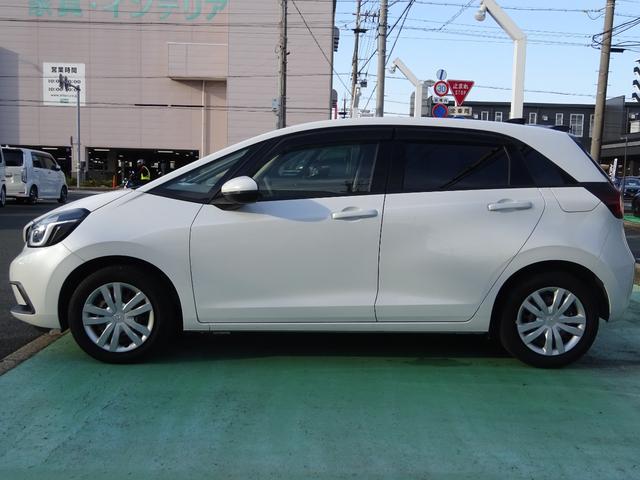 フィット ホーム 1オーナー 禁煙車 リアdeあんしん 純正メモリナビ 純正ドラレコ前後 衝突軽減ブレーキ ワンオーナー リアカメ LEDライト クリアランスソナー 記録簿付 エアバッグ iストップ スマ-トキ-(9枚目)