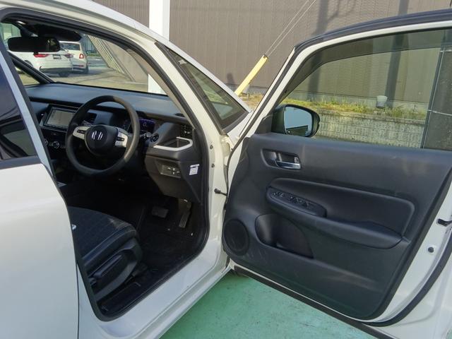 フィット ホーム 1オーナー 禁煙車 リアdeあんしん 純正メモリナビ 純正ドラレコ前後 衝突軽減ブレーキ ワンオーナー リアカメ LEDライト クリアランスソナー 記録簿付 エアバッグ iストップ スマ-トキ-(24枚目)