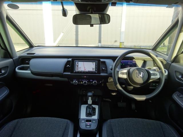 フィット ホーム 1オーナー 禁煙車 リアdeあんしん 純正メモリナビ 純正ドラレコ前後 衝突軽減ブレーキ ワンオーナー リアカメ LEDライト クリアランスソナー 記録簿付 エアバッグ iストップ スマ-トキ-(32枚目)