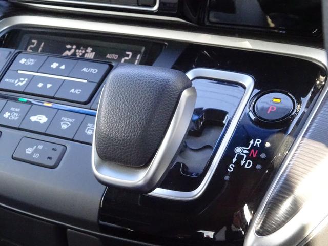 ステップワゴンスパーダ ｅ：ＨＥＶスパーダＧ・ＥＸホンダセンシング　純正ナビ　社外ドラレコ前　１オーナー　フリップダウンモニター　エアバック　地デジ　クルコン　サイドエアバッグ　シ－トヒ－タ－　衝突軽減システム　スマキー　ＬＥＤランプ　禁煙　ＵＳＢ接続　ＡＢＳ　ＥＴＣ（13枚目）