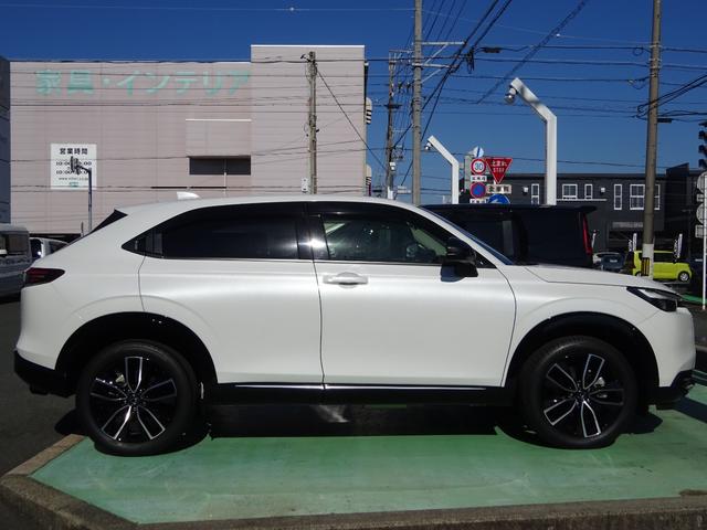 ヴェゼル ｅ：ＨＥＶＺ　ＥＴＣ２．０　フロントカメラ　ブラインドスポット　コネクトナビ　純正ドラレコ前後　パワーリアゲート　衝突回避支援ブレーキ機能　パノラミックビューモニター　１オナ　スマキ　Ｐトランク　フルオートエアコン（7枚目）