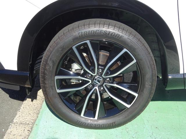 ヴェゼル ｅ：ＨＥＶＺ　ＥＴＣ２．０　フロントカメラ　ブラインドスポット　コネクトナビ　純正ドラレコ前後　パワーリアゲート　衝突回避支援ブレーキ機能　パノラミックビューモニター　１オナ　スマキ　Ｐトランク　フルオートエアコン（24枚目）