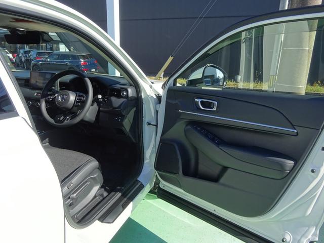 ヴェゼル ｅ：ＨＥＶＺ　ＥＴＣ２．０　フロントカメラ　ブラインドスポット　コネクトナビ　純正ドラレコ前後　パワーリアゲート　衝突回避支援ブレーキ機能　パノラミックビューモニター　１オナ　スマキ　Ｐトランク　フルオートエアコン（27枚目）