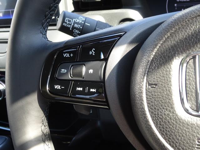 ヴェゼル ｅ：ＨＥＶＺ　ＥＴＣ２．０　フロントカメラ　ブラインドスポット　コネクトナビ　純正ドラレコ前後　パワーリアゲート　衝突回避支援ブレーキ機能　パノラミックビューモニター　１オナ　スマキ　Ｐトランク　フルオートエアコン（49枚目）