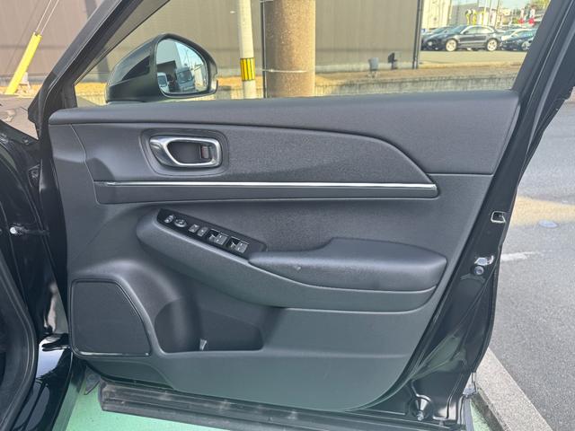 ヴェゼル ｅ：ＨＥＶＺ　１オーナー禁煙車ＥＴＣ２．０純正ドラレコ前後パワーリアゲート　衝突回避支援ブレーキ機能　１オナ　スマキ　Ｐトランク　フルオートエアコン　Ｄレコ　エアバッグ　両席エアバック　Ｒカメ　記録簿付　ソナー（15枚目）