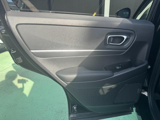 ヴェゼル ｅ：ＨＥＶＺ　１オーナー禁煙車ＥＴＣ２．０純正ドラレコ前後パワーリアゲート　衝突回避支援ブレーキ機能　１オナ　スマキ　Ｐトランク　フルオートエアコン　Ｄレコ　エアバッグ　両席エアバック　Ｒカメ　記録簿付　ソナー（18枚目）